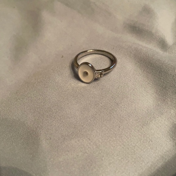Free People Oval white enamel silver ring - Picture 2 of 2